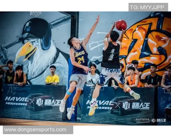 足球球星的灌篮能力挑战 篮球场上的另类风采与跨界对决